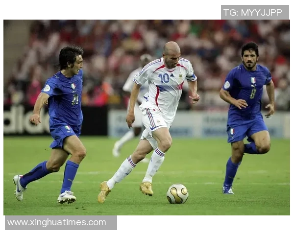 射坏球网的足球球星是谁 他因这一意外事件成名并走红