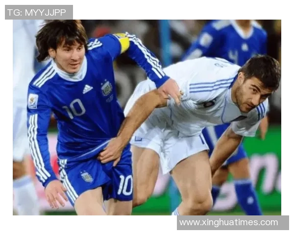 足球场上的旋转舞者 聚焦球星瞬间的优雅与力量 足球场上的旋转舞者 聚焦球星瞬间的优雅与力量